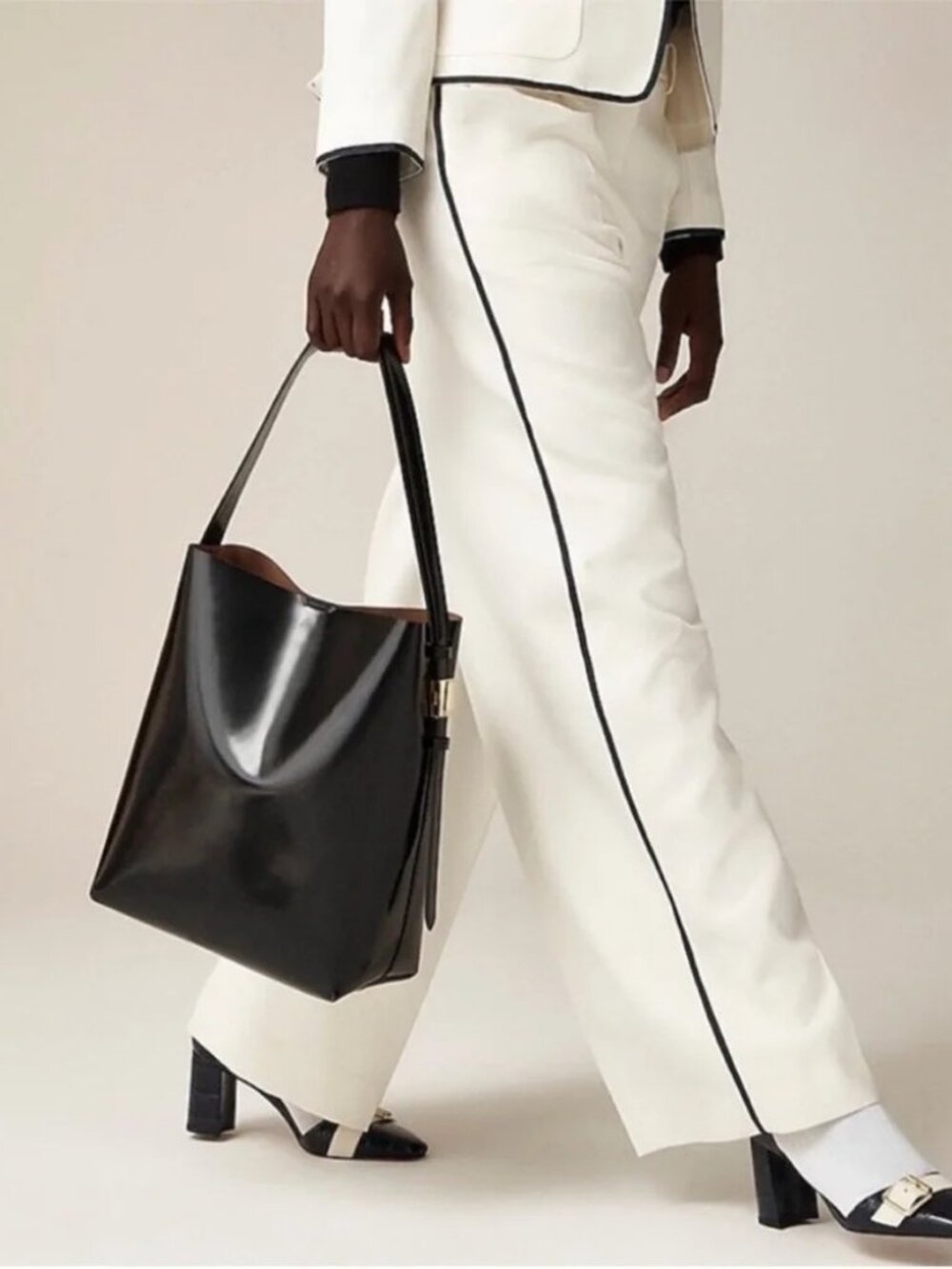 NWT  J CREW Edie bucket bag in black Italian leather $268 work bag office